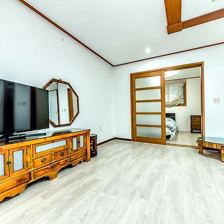 Dongsannara Pension Seogwipo Exterior foto