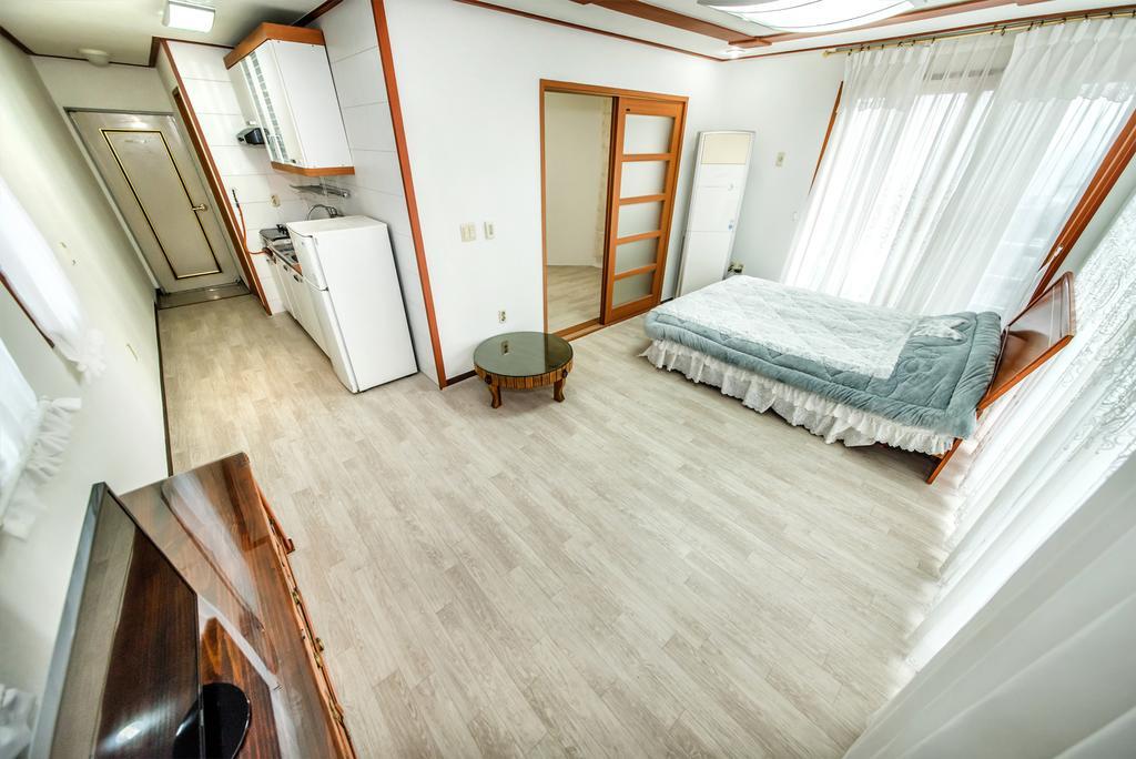 Dongsannara Pension Seogwipo Exterior foto